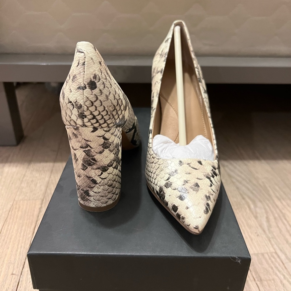 NWB Banana Republic Madison 12 Hour Block Heel Pump